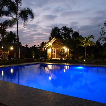 Coco Village Hotel Чилау Екстериор снимка