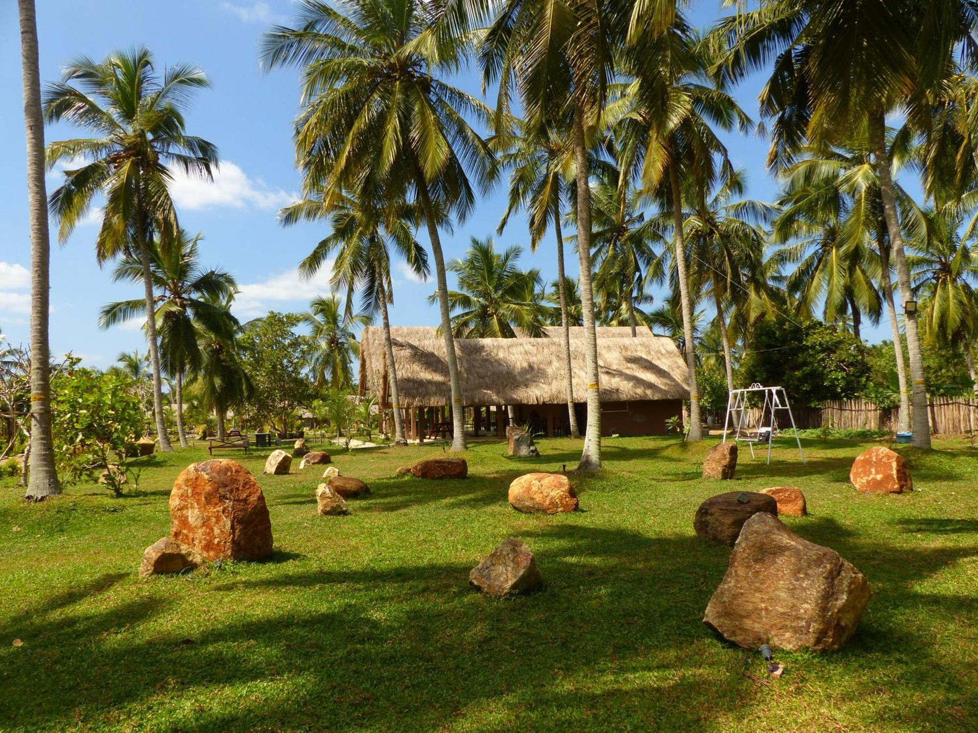 Coco Village Hotel Чилау Екстериор снимка